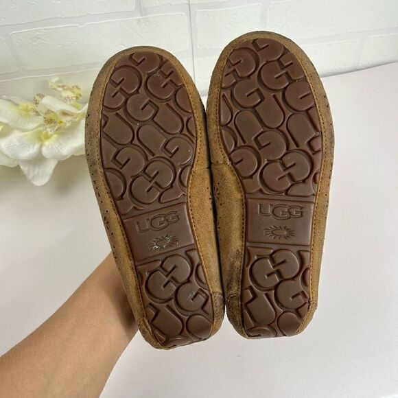 Ugg Womens Moccasin Slippers size 5 - Picture 4 of 12